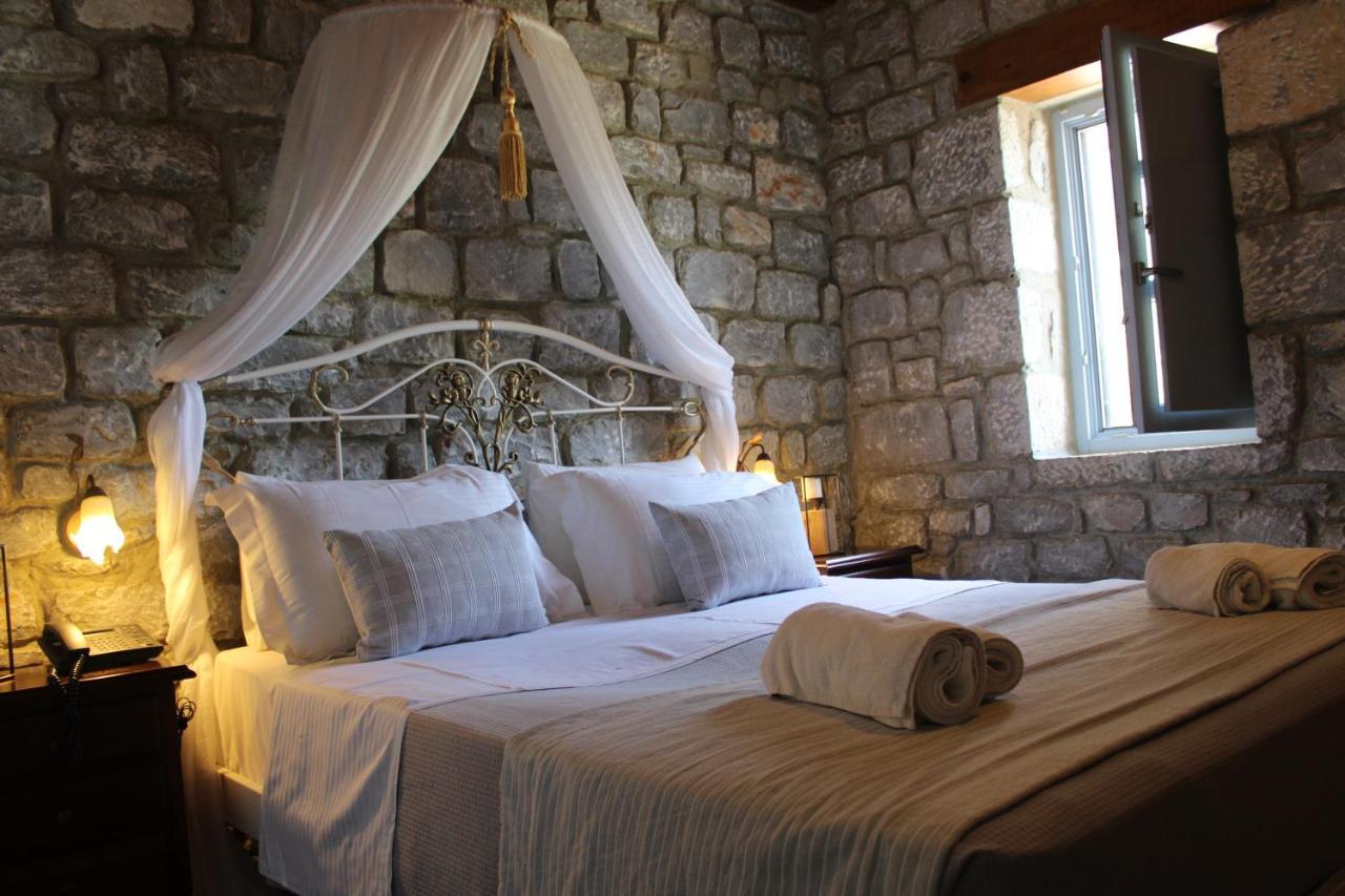 Εn Plo Luxury Suites Karavostasi  Exterior photo