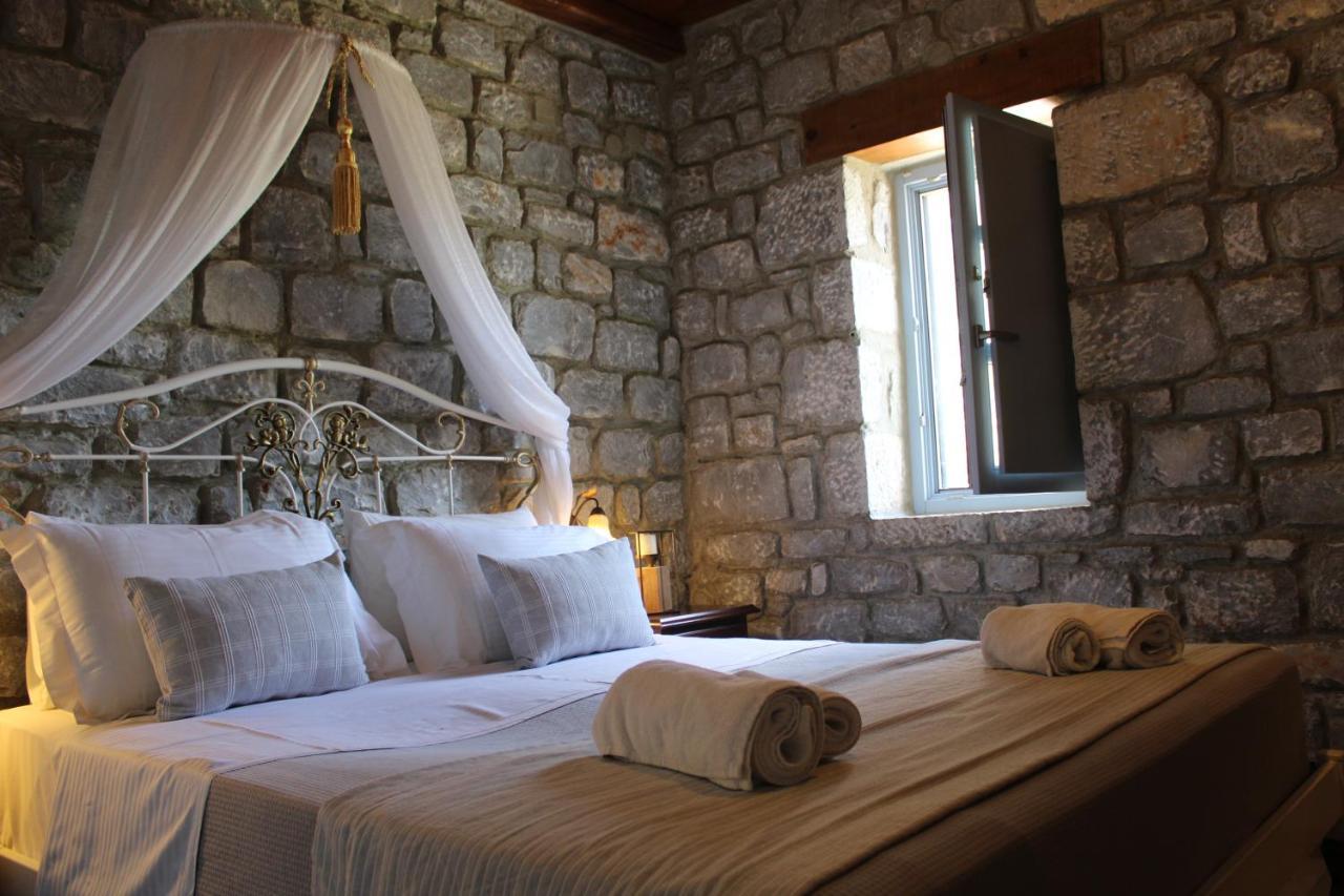 Εn Plo Luxury Suites Karavostasi  Exterior photo
