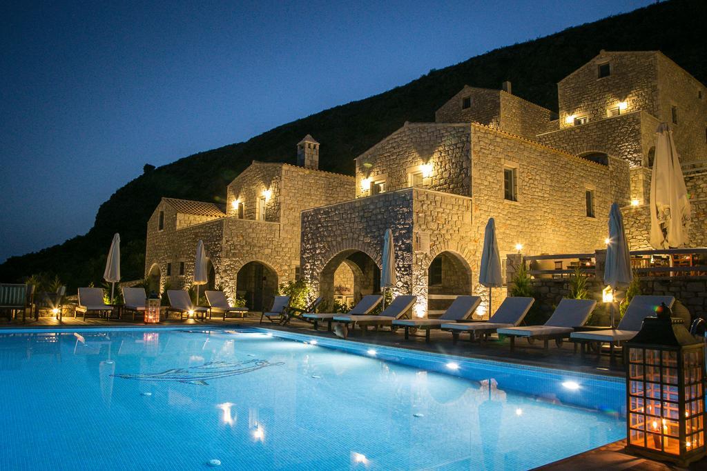 Εn Plo Luxury Suites Karavostasi  Exterior photo